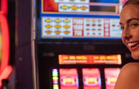 Live Roulette နှင့် Blackjack Dealer တိုက်ရိုက်ကစားနည်း